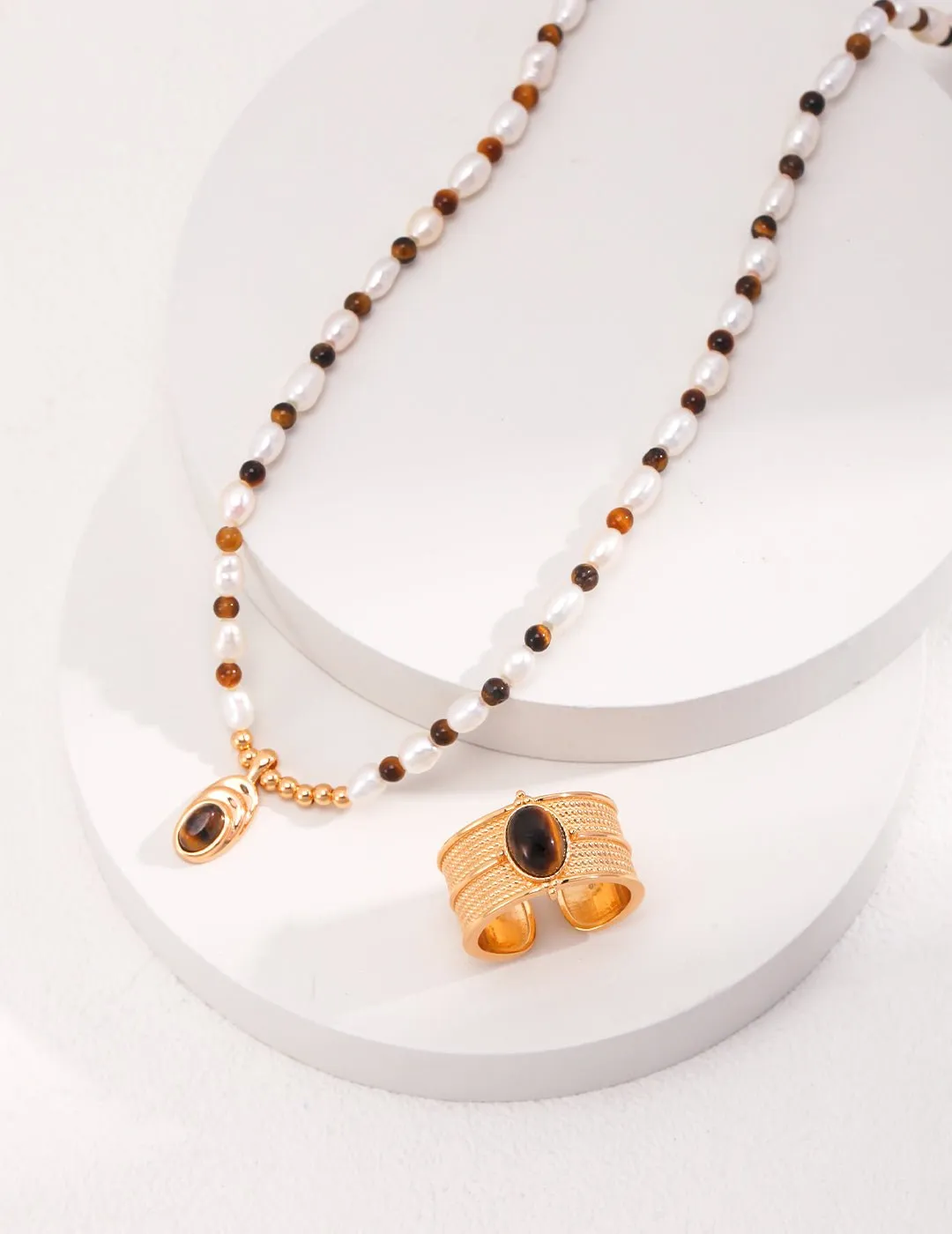 Caramel Chic: Tiger Eye Stone and Pearl Beaded Pendant Necklace