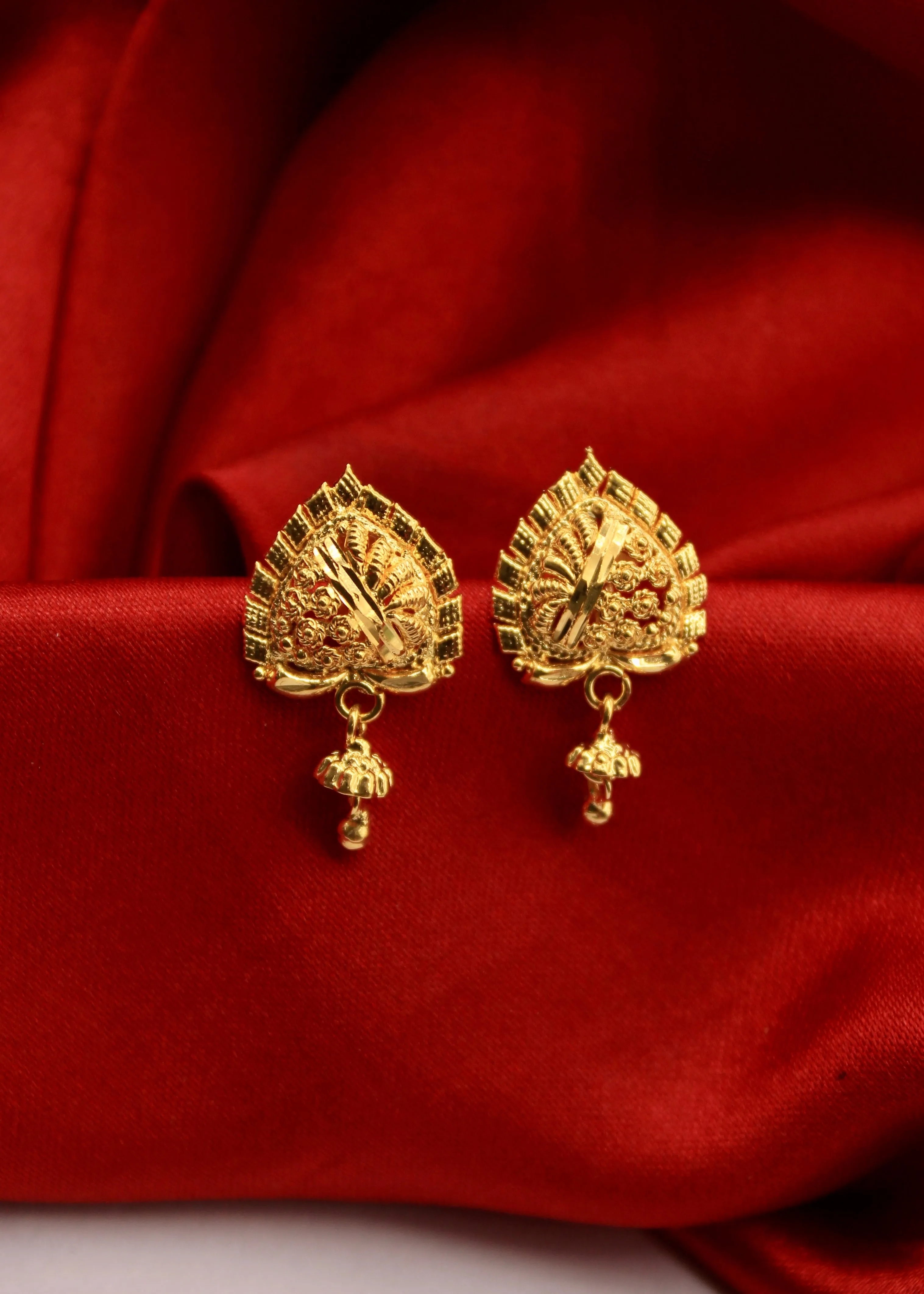 ELEGANT LEAFY GOLDEN EARRINGS