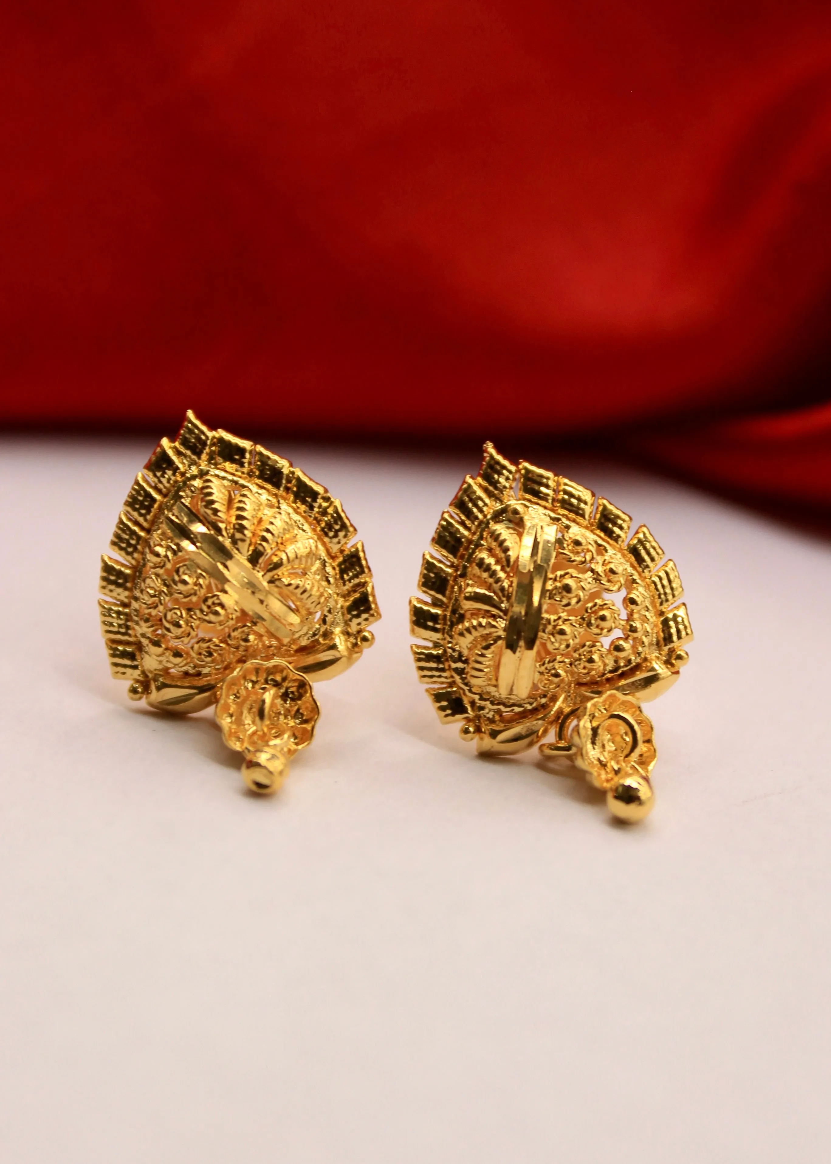 ELEGANT LEAFY GOLDEN EARRINGS