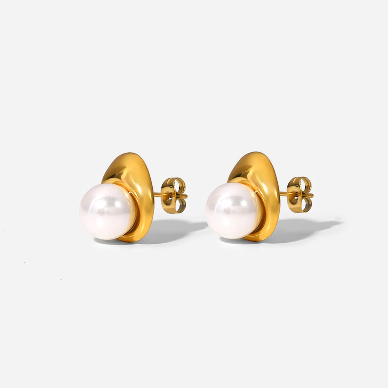 Elegant Round Pearl Earring