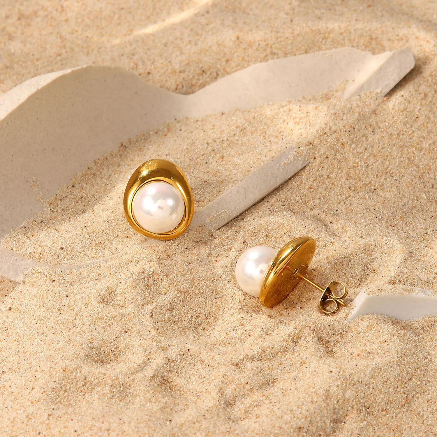 Elegant Round Pearl Earring