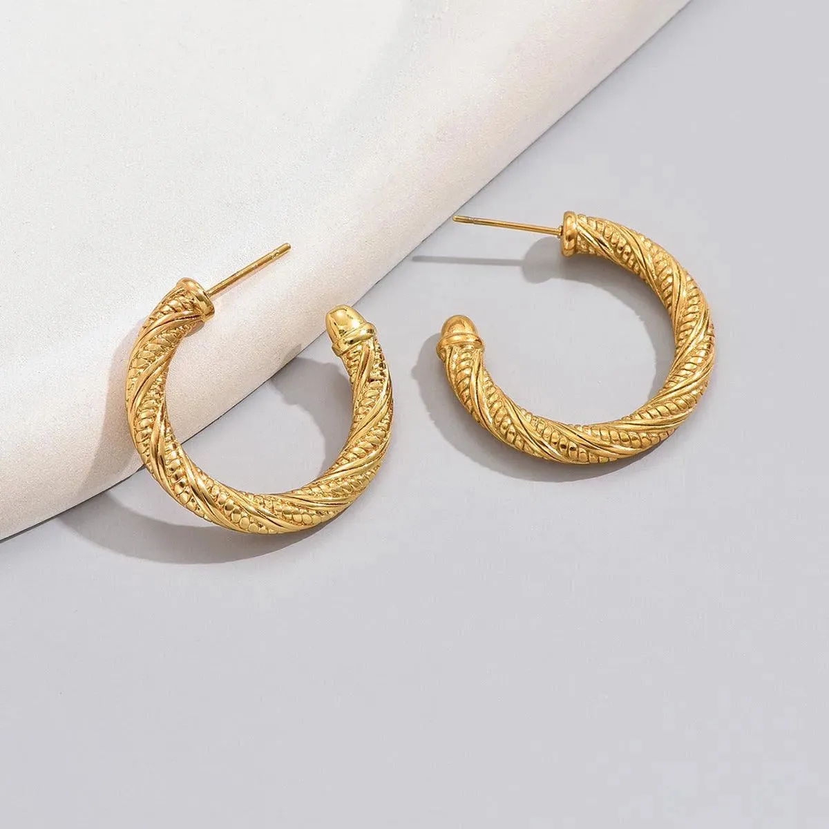 Elegant Twisted Gold Hoop Earrings – 18K Gold Plated