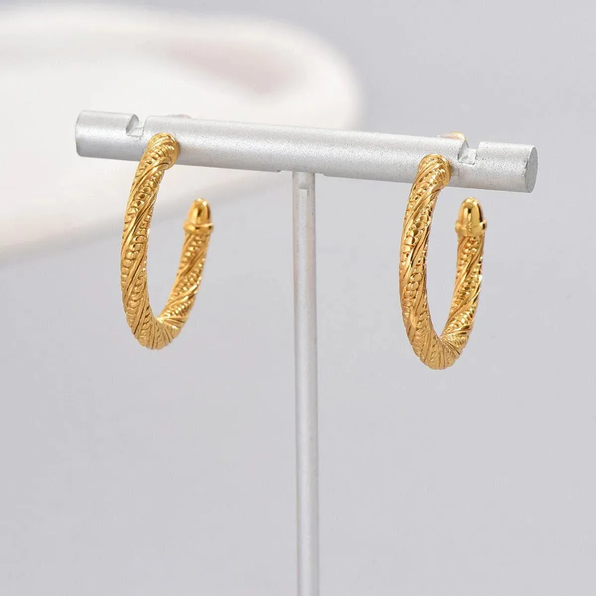 Elegant Twisted Gold Hoop Earrings – 18K Gold Plated