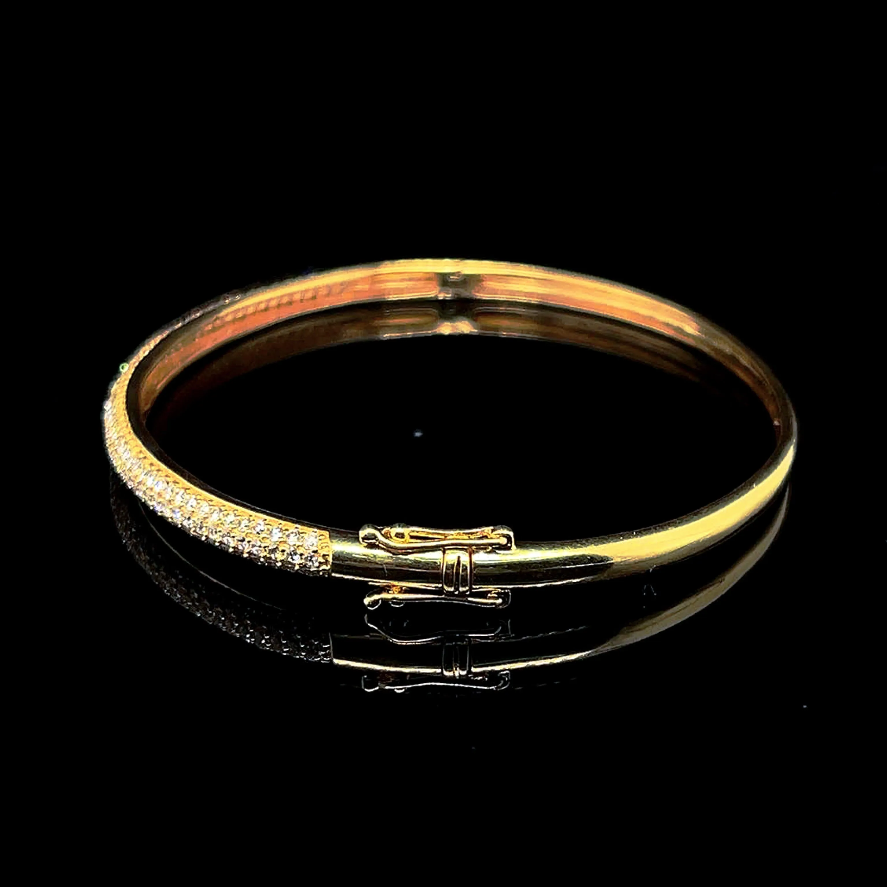 PREORDER | Golden Round Paved Diamond Bangle 18kt