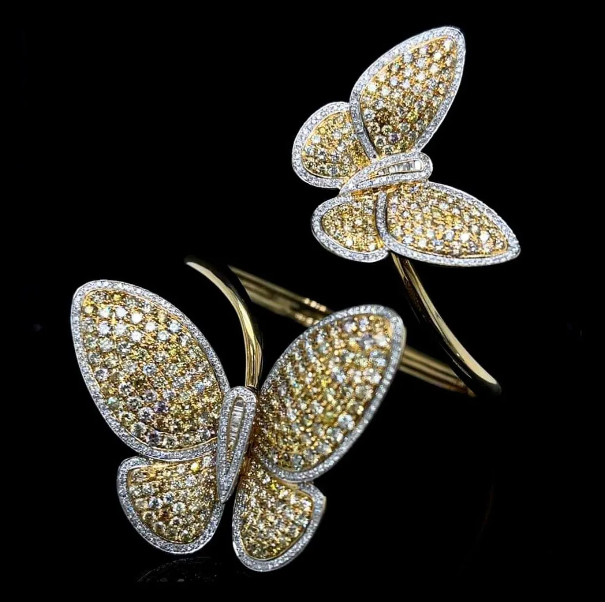 PREORDER | Golden Twin Butterfly Twist Deco Statement Colored Diamond Bangle 14kt