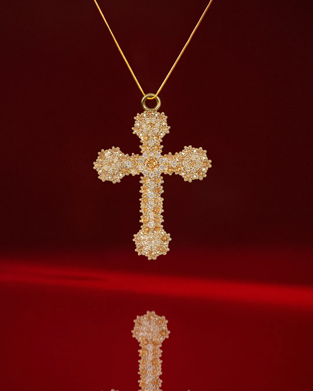 The Kourtney cross pendant - champagne