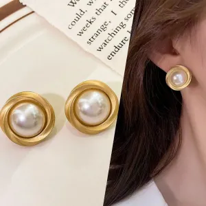 XE065 - Elegant Pearl Round Earrings